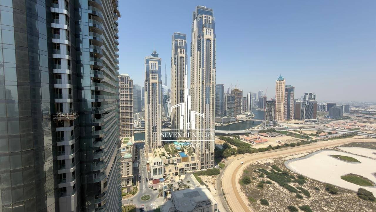 Burj Khalifa and canal view | Corner unit 